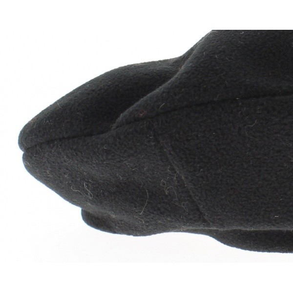 Basque beret in polar