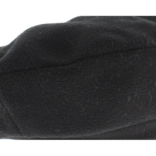 Basque beret in polar